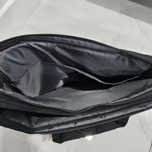 Swissgear Anthem 17" Laptop Slimcase Bag - Black - Picture 4 of 6